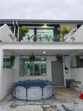 ANGGERIK LAZURI Guest House & Homestay